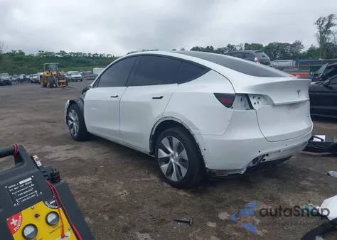 2021 Tesla Model Y Long Range Dual Motor All-Wheel Drive z USA, uszkodzony, nr VIN 5YJYGDEE8MF085574